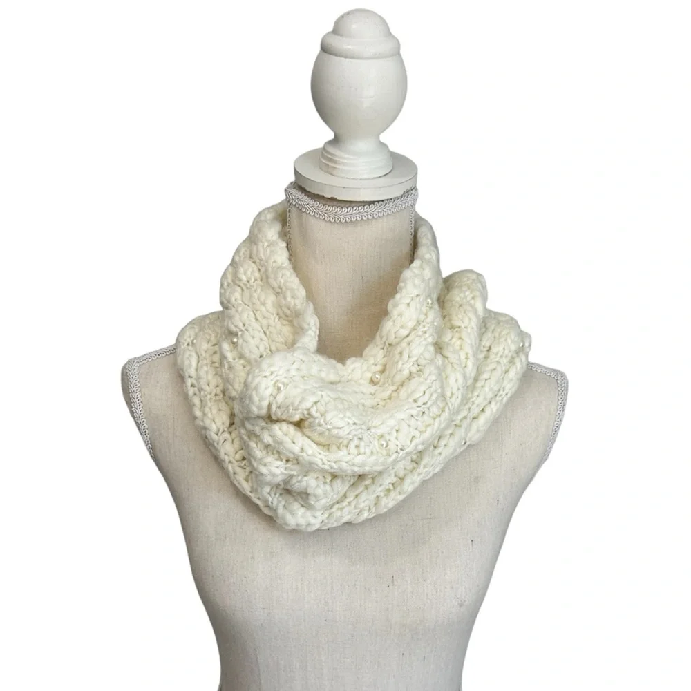 Ann Taylor Infinity Scarf Cable Knit Pearl Cream Women’s Accessories NWOT